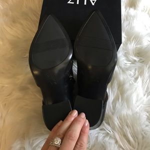 naturalizer hoda cutout bootie